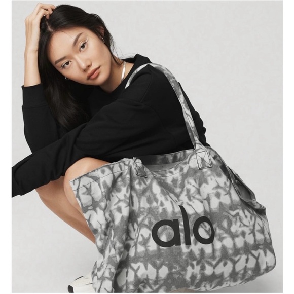 ALO Shopping Tote! NWT - Picture 3 of 3